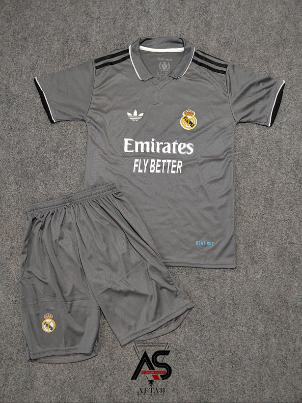 ست لباس ورزشی رئال مادرید سوم با چاپ شماره و نام بازیکن