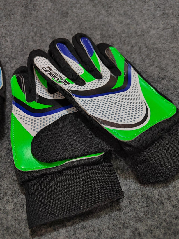 دستکش بچگانه مناسب مدرسه فوتبال