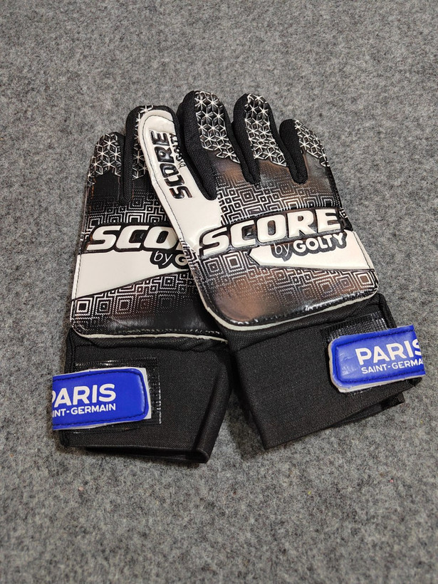 خرید دستکش دروازه بانی مناسب مدرسه فوتبال