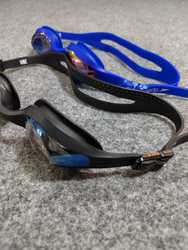 عینک شنا speedo