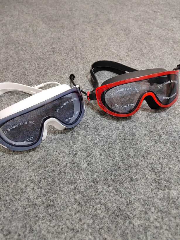 عینک شنا نیمه حرفه ای