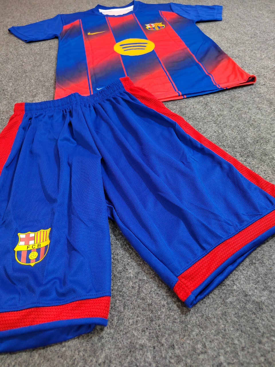 ست لباس شورت بارسا بچگانه