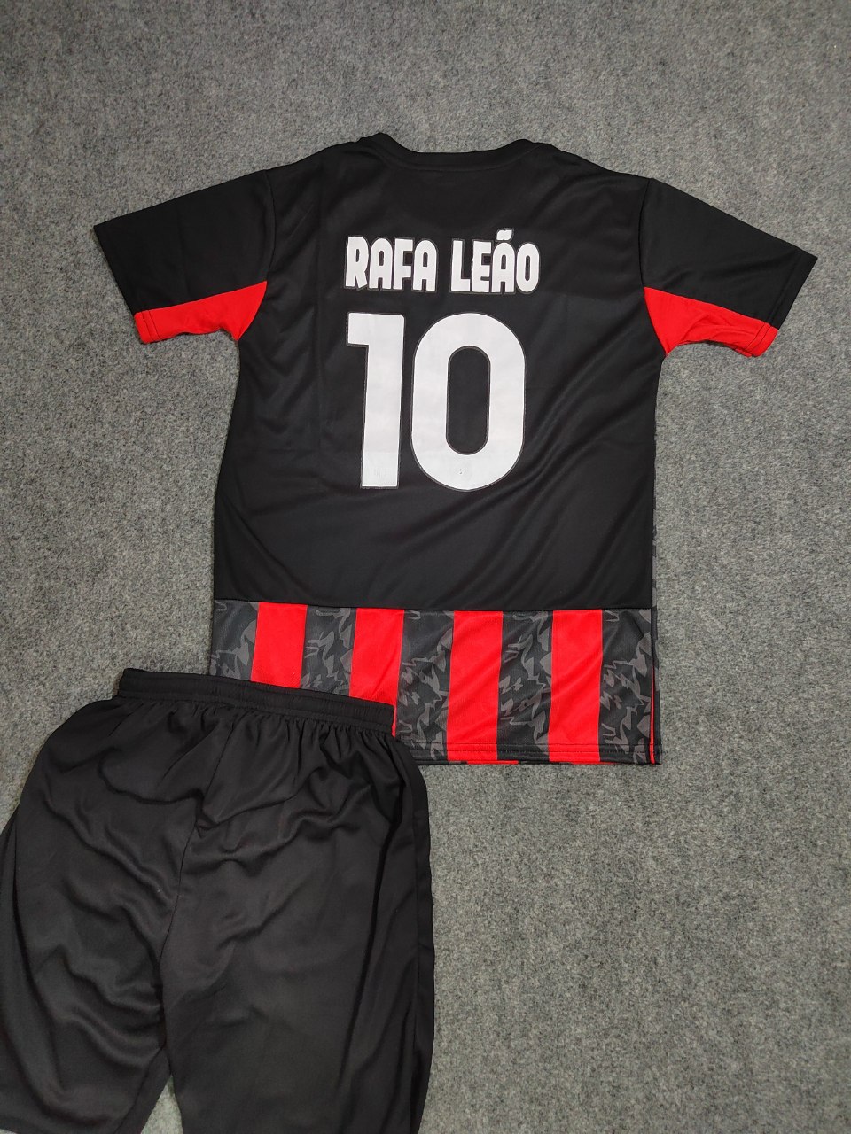 خرید لباس جدید میلان مناسب کودک