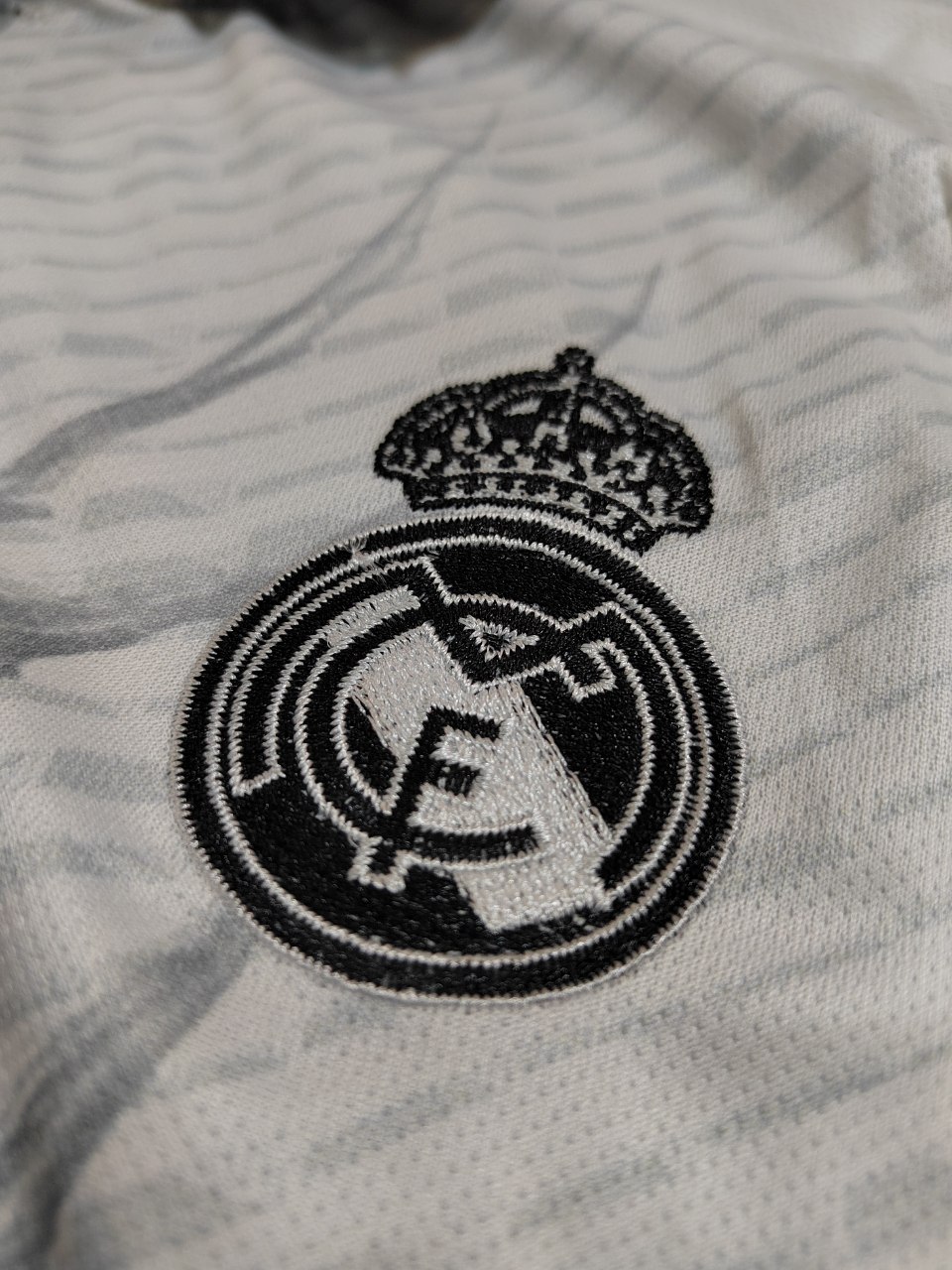 کیت تایلندی رئال مادرید با کیفیت عالی و قیمت مناسب