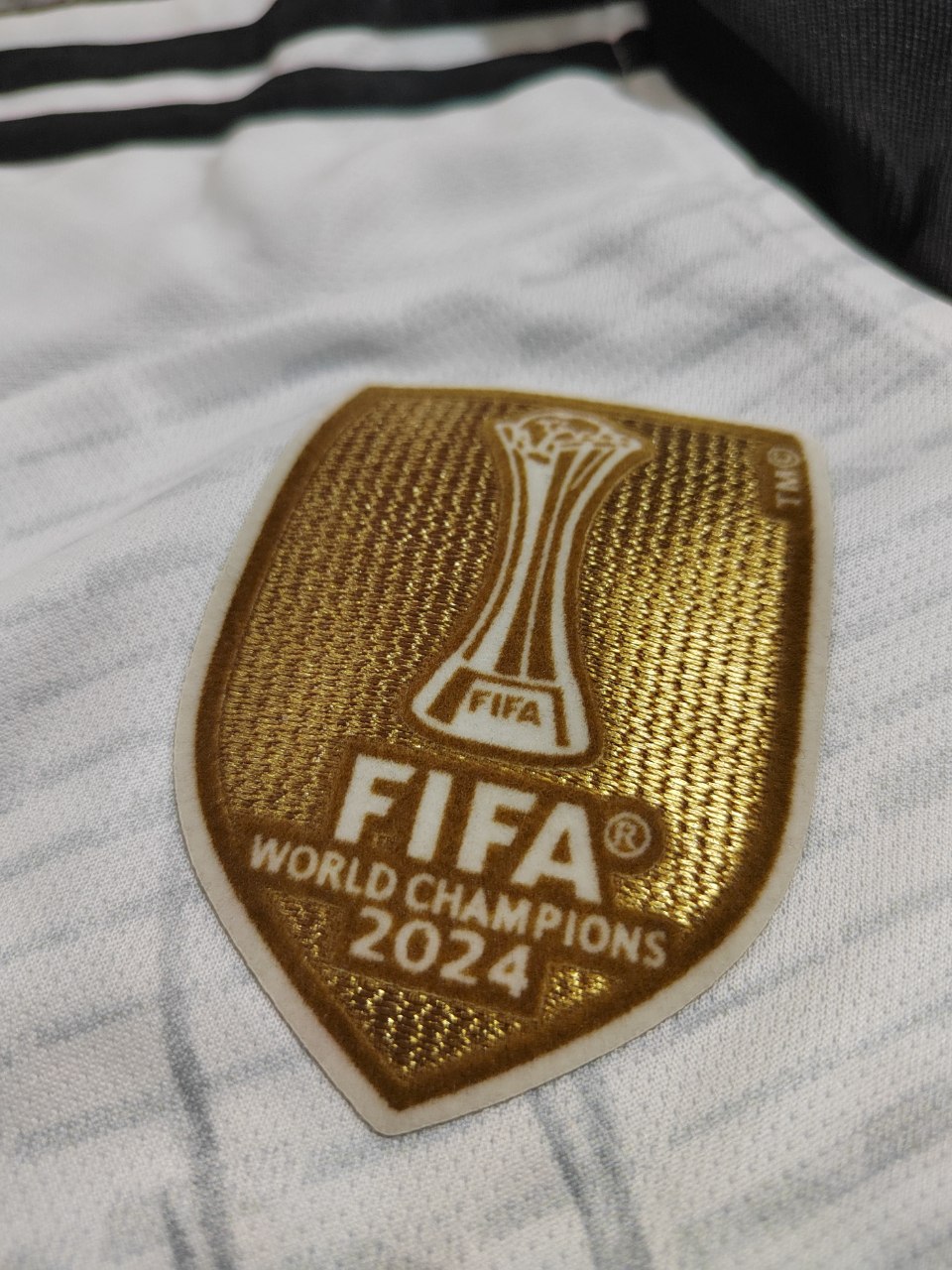 خرید کیت رئال مادرید با تگ طلایی