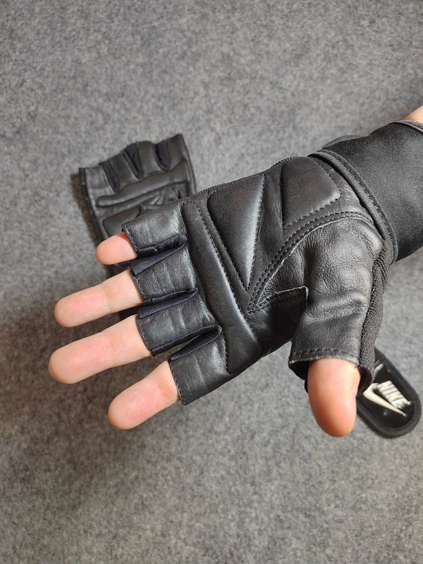 خرید دستکش بدنسازی مشکی