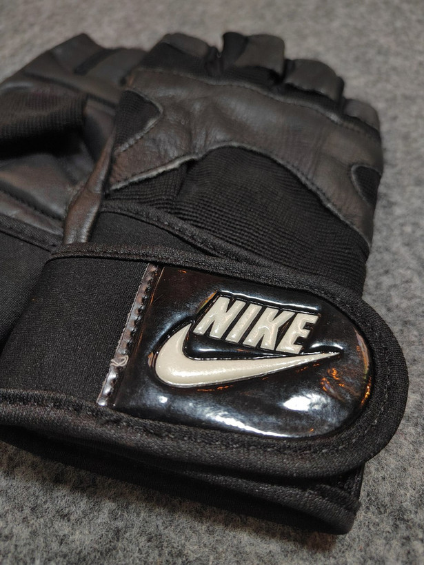 خرید دستکش بدنسازی مچ بند دار